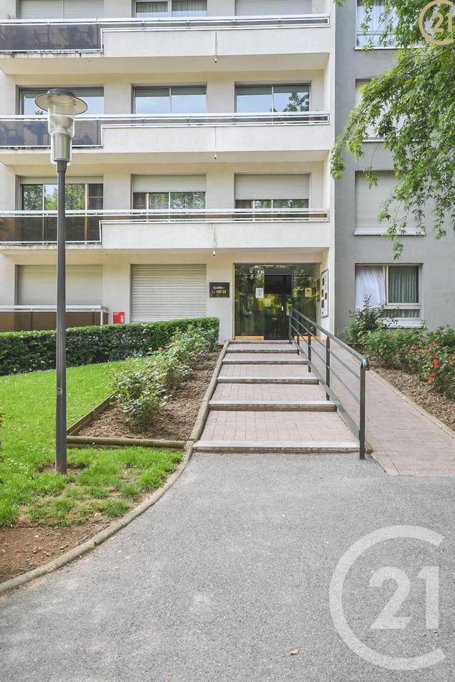 Afficher la photo en grand Appartement F5 à vendre - 9 pièces - 110.97 m2 - MAUBEUGE - 59 - NORD-PAS-DE-CALAIS - Century 21 Art-Immo