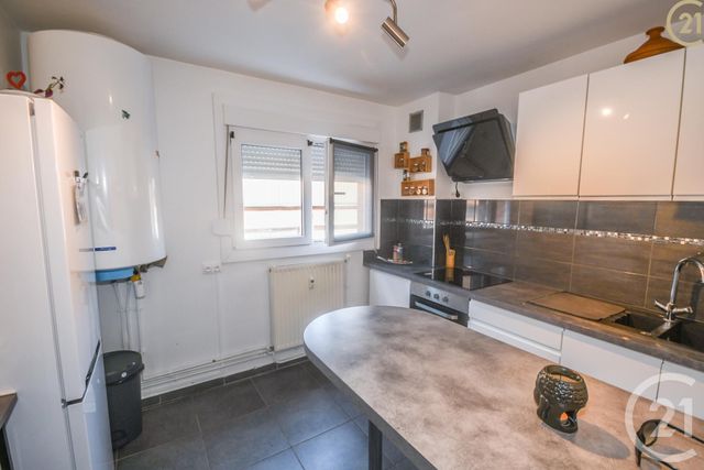 Appartement F4 à vendre - 4 pièces - 55.75 m2 - MAUBEUGE - 59 - NORD-PAS-DE-CALAIS - Century 21 Art-Immo Appartement F4 à vendre - 4 pièces - 55.75 m2 - MAUBEUGE - 59 - NORD-PAS-DE-CALAIS - Century 21 Art-Immo