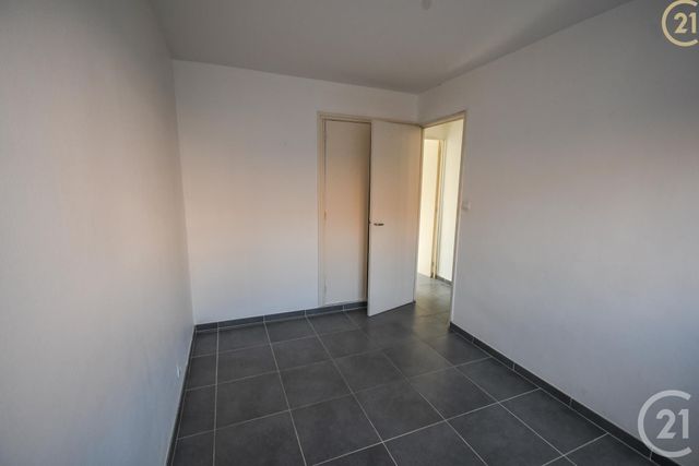 Appartement F4 à vendre - 4 pièces - 55.75 m2 - MAUBEUGE - 59 - NORD-PAS-DE-CALAIS - Century 21 Art-Immo Appartement F4 à vendre - 4 pièces - 55.75 m2 - MAUBEUGE - 59 - NORD-PAS-DE-CALAIS - Century 21 Art-Immo