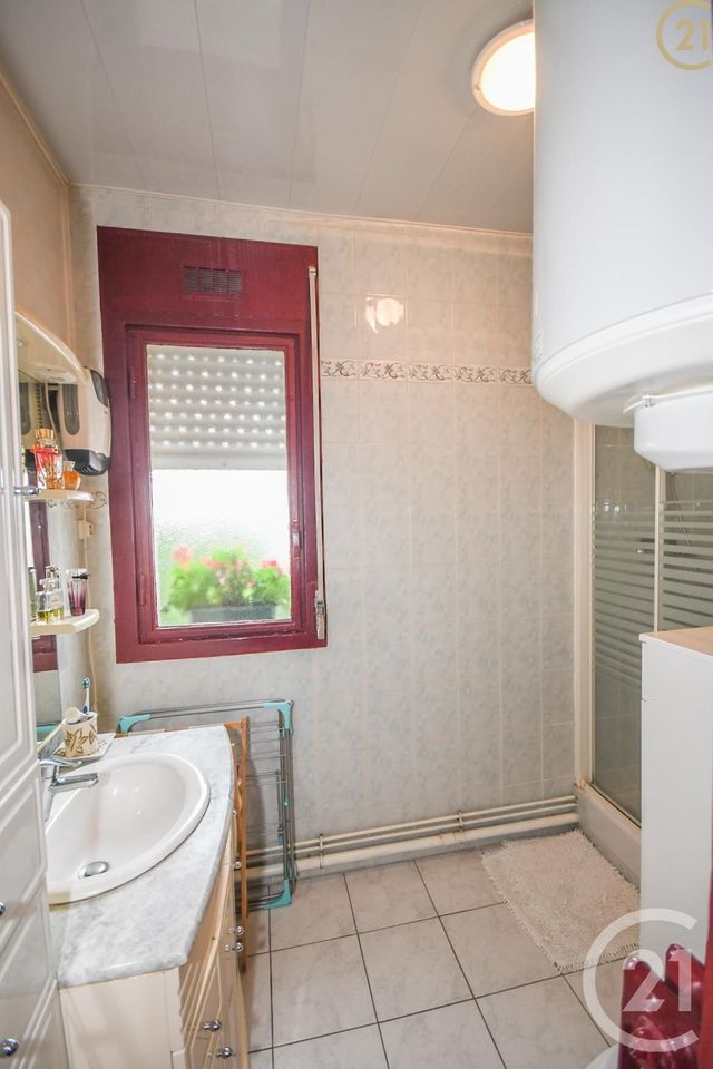 Afficher la photo en grand Appartement F2 à vendre - 3 pièces - 47.0 m2 - MAUBEUGE - 59 - NORD-PAS-DE-CALAIS - Century 21 Art-Immo