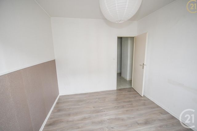 Afficher la photo en grand Appartement F4 à vendre - 5 pièces - 88.0 m2 - MAUBEUGE - 59 - NORD-PAS-DE-CALAIS - Century 21 Art-Immo