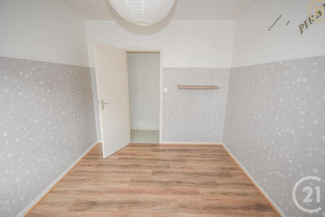 Afficher la photo en grand Appartement F4 à vendre - 5 pièces - 88.0 m2 - MAUBEUGE - 59 - NORD-PAS-DE-CALAIS - Century 21 Art-Immo