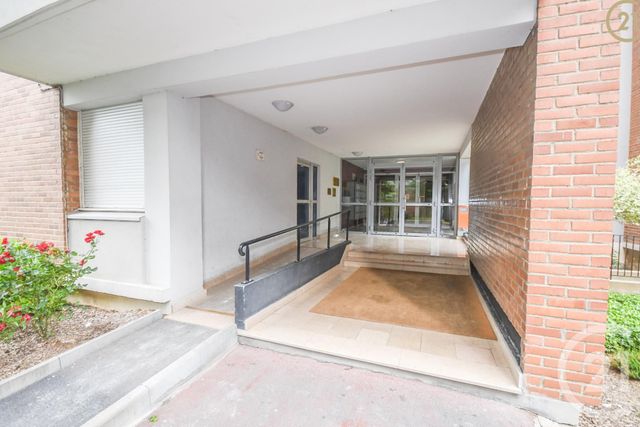 Afficher la photo en grand Appartement F4 à vendre - 5 pièces - 88.0 m2 - MAUBEUGE - 59 - NORD-PAS-DE-CALAIS - Century 21 Art-Immo