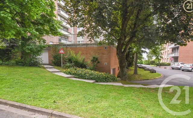 Afficher la photo en grand Appartement F4 à vendre - 5 pièces - 88.0 m2 - MAUBEUGE - 59 - NORD-PAS-DE-CALAIS - Century 21 Art-Immo