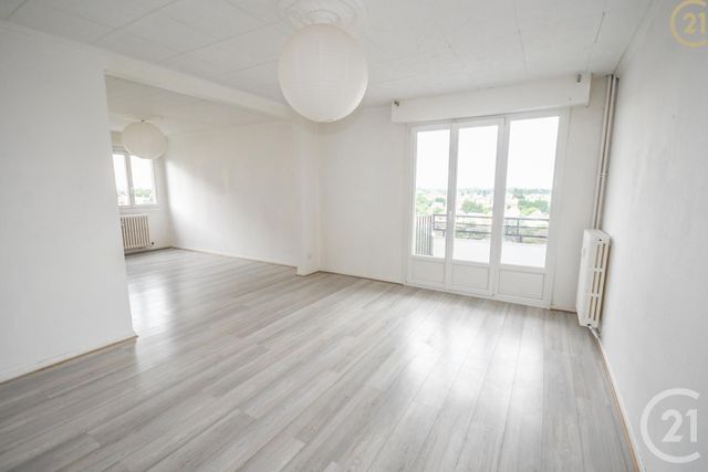 Afficher la photo en grand Appartement F4 à vendre - 5 pièces - 88.0 m2 - MAUBEUGE - 59 - NORD-PAS-DE-CALAIS - Century 21 Art-Immo