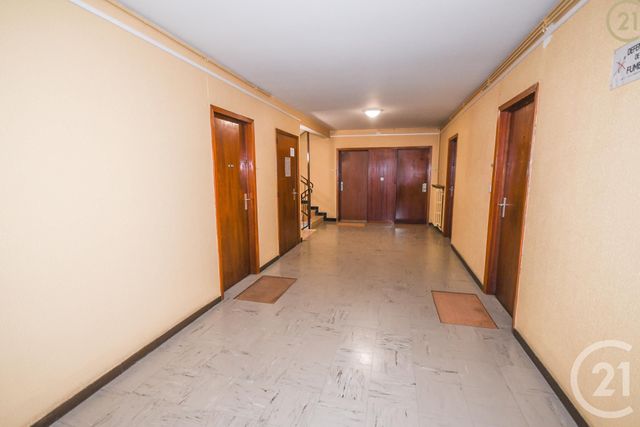 Afficher la photo en grand Appartement F4 à vendre - 5 pièces - 88.0 m2 - MAUBEUGE - 59 - NORD-PAS-DE-CALAIS - Century 21 Art-Immo