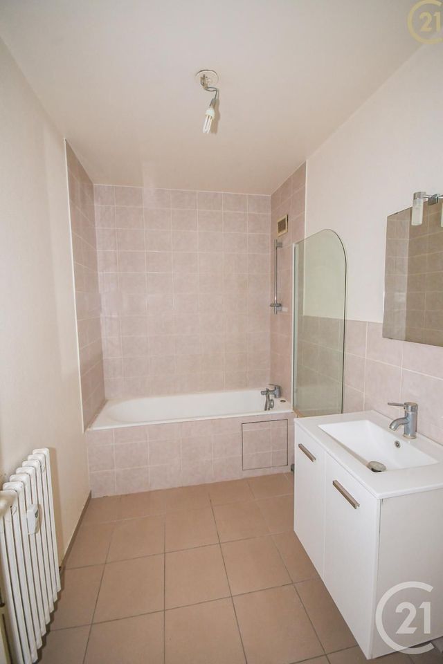 Afficher la photo en grand Appartement F4 à vendre - 5 pièces - 88.0 m2 - MAUBEUGE - 59 - NORD-PAS-DE-CALAIS - Century 21 Art-Immo