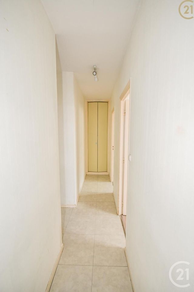 Afficher la photo en grand Appartement F4 à vendre - 5 pièces - 88.0 m2 - MAUBEUGE - 59 - NORD-PAS-DE-CALAIS - Century 21 Art-Immo