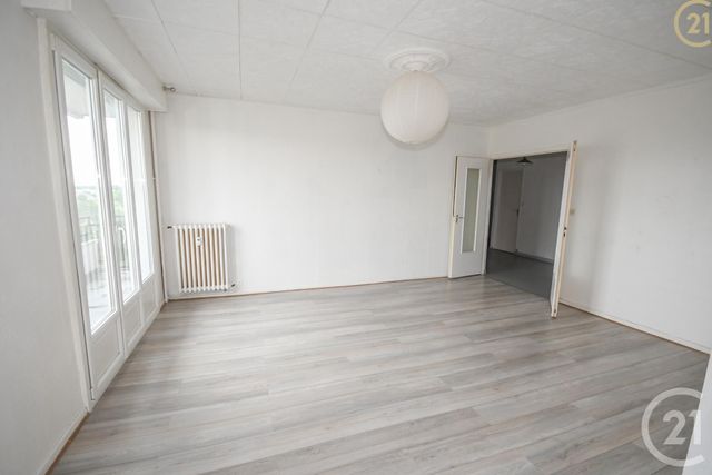 Afficher la photo en grand Appartement F4 à vendre - 5 pièces - 88.0 m2 - MAUBEUGE - 59 - NORD-PAS-DE-CALAIS - Century 21 Art-Immo