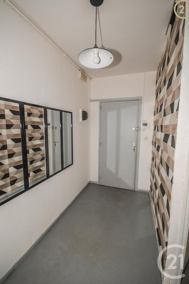 Afficher la photo en grand Appartement F4 à vendre - 5 pièces - 88.0 m2 - MAUBEUGE - 59 - NORD-PAS-DE-CALAIS - Century 21 Art-Immo
