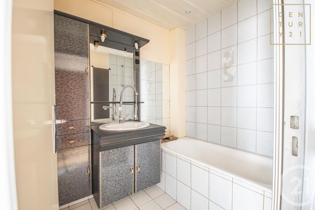 Afficher la photo en grand Appartement F2 à louer - 3 pièces - 52.28 m2 - MAUBEUGE - 59 - NORD-PAS-DE-CALAIS - Century 21 Art-Immo