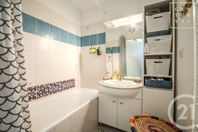 Appartement F2 à vendre - 3 pièces - 57.68 m2 - MAUBEUGE - 59 - NORD-PAS-DE-CALAIS - Century 21 Art-Immo