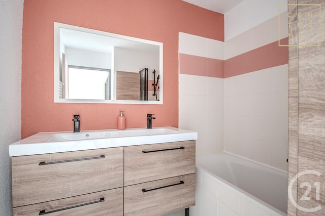 Appartement T3 à louer - 4 pièces - 62.05 m2 - MAUBEUGE - 59 - NORD-PAS-DE-CALAIS - Century 21 Art-Immo